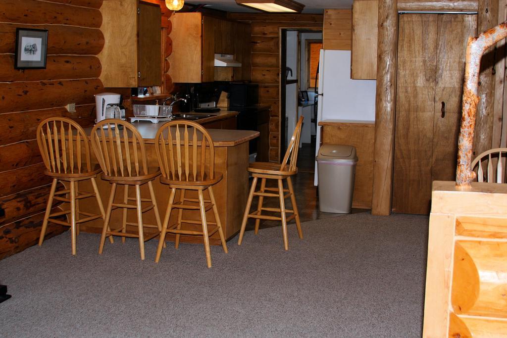 Bear Den Vacation Home アンカー・ポイント 部屋 写真