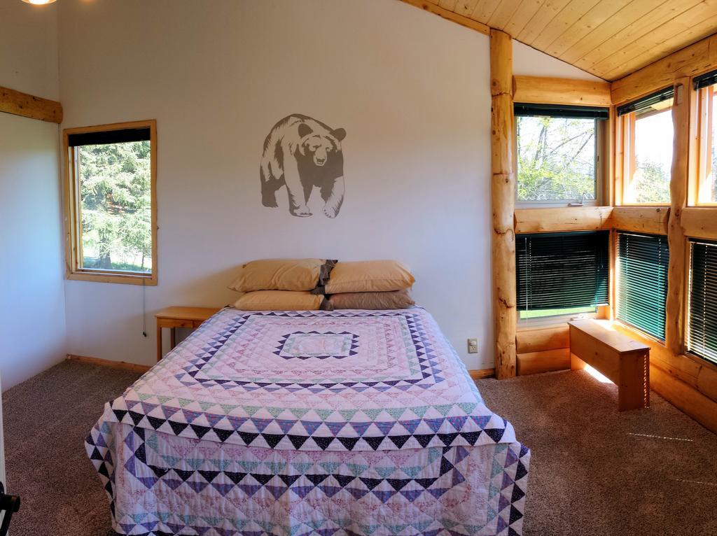 Bear Den Vacation Home アンカー・ポイント 部屋 写真